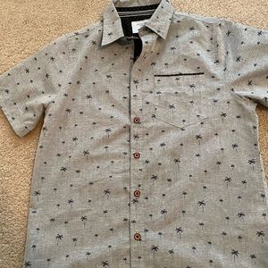 Short sleeve collared shirt
